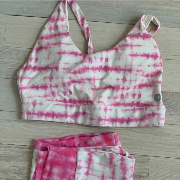 🩷🤍Tiger Mist Sports Bra and Leggings Set🤍🩷 - Picture 10 of 15